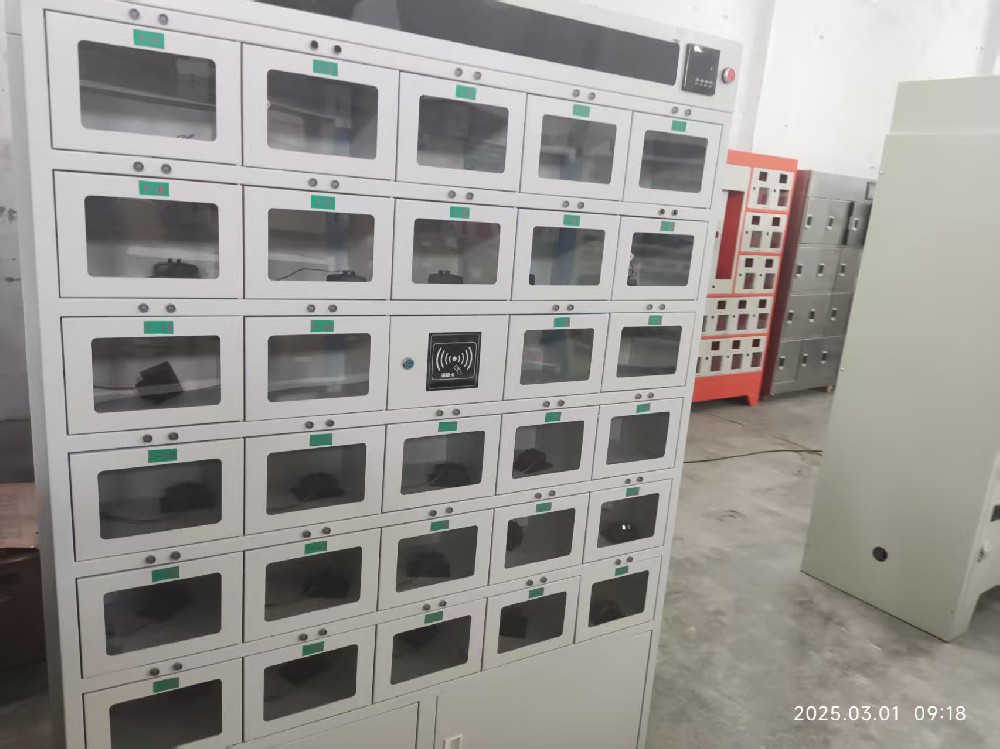 如何使用礦燈充電架新開門卡進(jìn)行刷卡開門