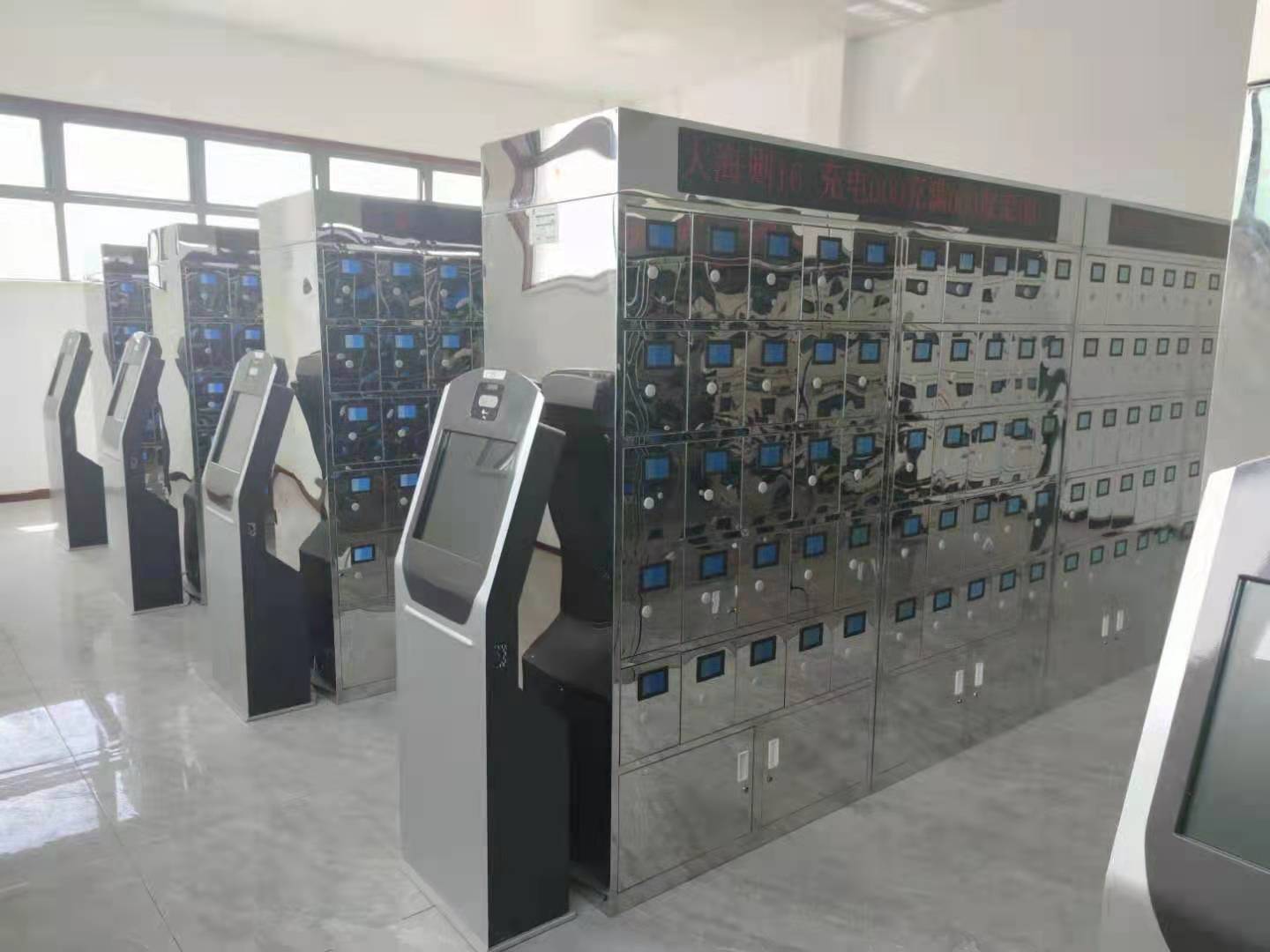 3.5寸彩屏智能礦燈充電柜