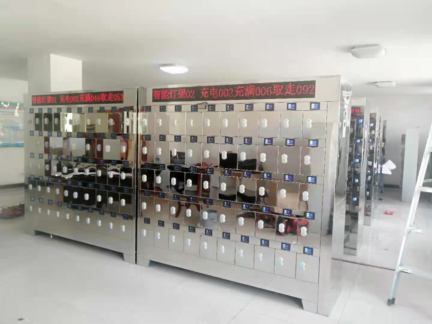 2.8寸彩屏智能礦燈充電柜